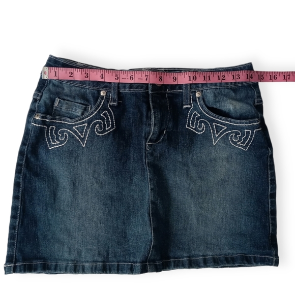 RAVE R4R JEANS WOMAN'S  MNI DENIM SKIRT. SIZE 11. COLOR BLUE. - Picture 5 of 16